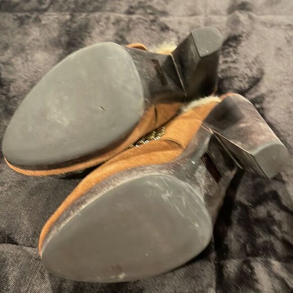 Michael Kors brown suede heels with so for lining and brass detail - Picture 4 of 5